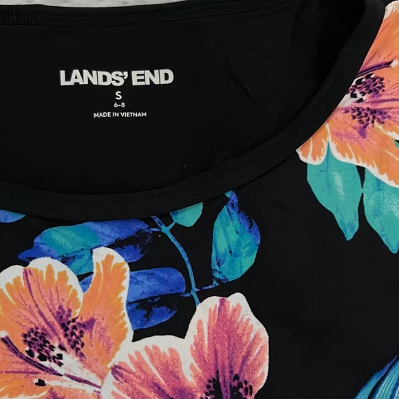 Never worn Lands End l/s rash guard and swim bottoms. Size 8 - Picture 3 of 6